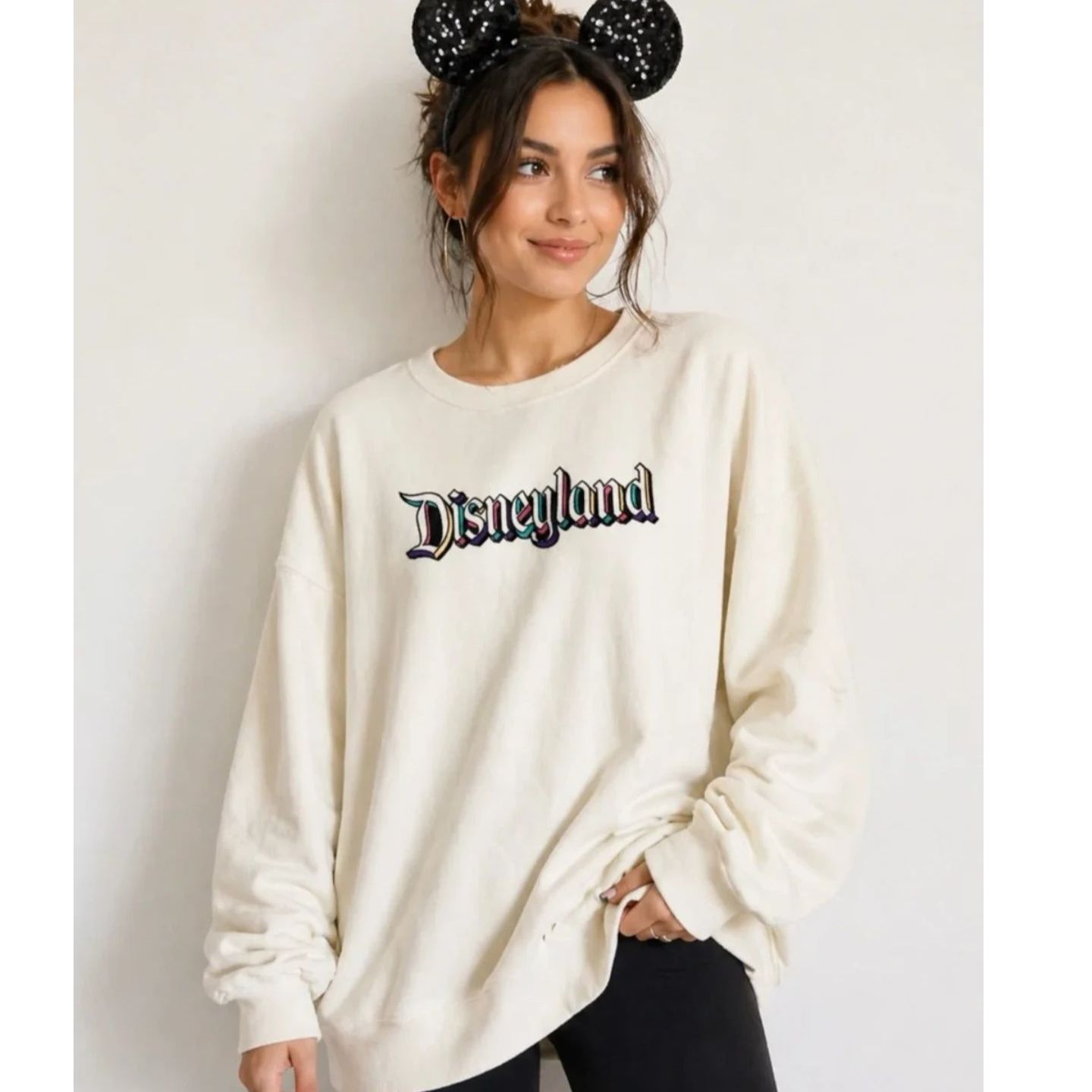 Disneyland Embroidered Cream Pullover Sweatshirt Official Disney Size Large Nwt